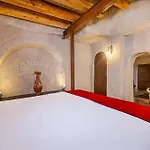 Grand Elite Cave Szálloda 2*