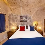 Grand Elite Cave Szálloda 2*