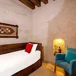 Szálloda Grand Elite Cave 2*